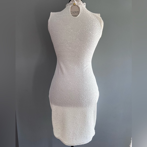 NWT Stunning Dreamy Elegant Lace Cream White Dress size M. - Picture 7 of 7